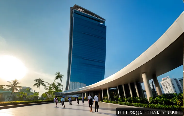 태국의 현대 건축물 - Photorealistic wide-angle view of a striking contemporary skyscraper in Bangkok at golden hour, eleg...
